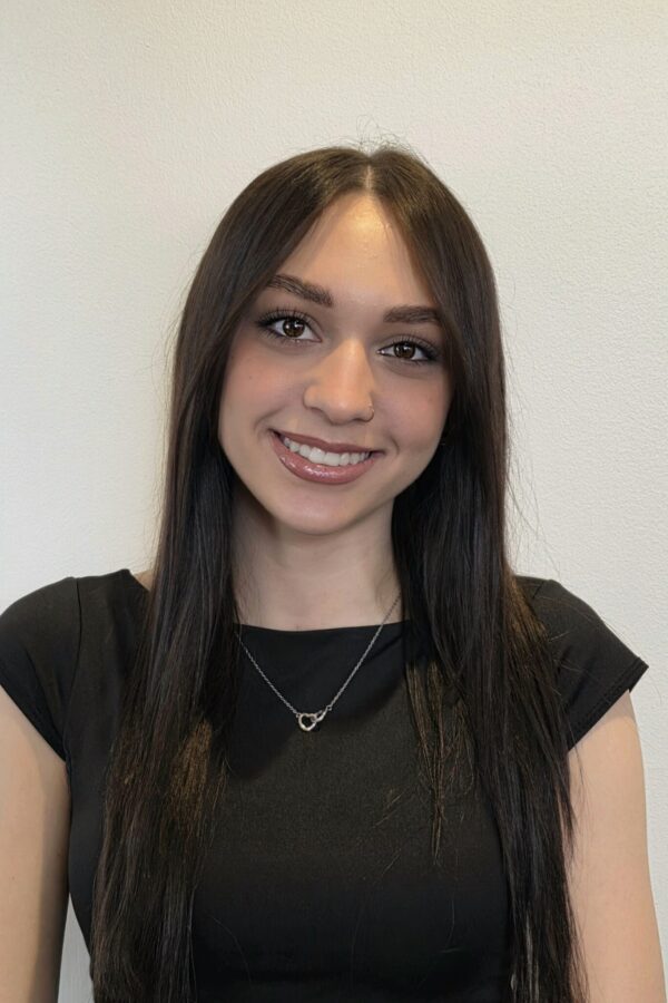 Mia, Salon Assistant